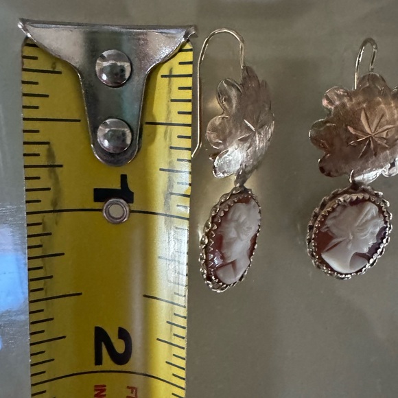 14KT Elegant Gold Cameo Earrings - Picture 9 of 9